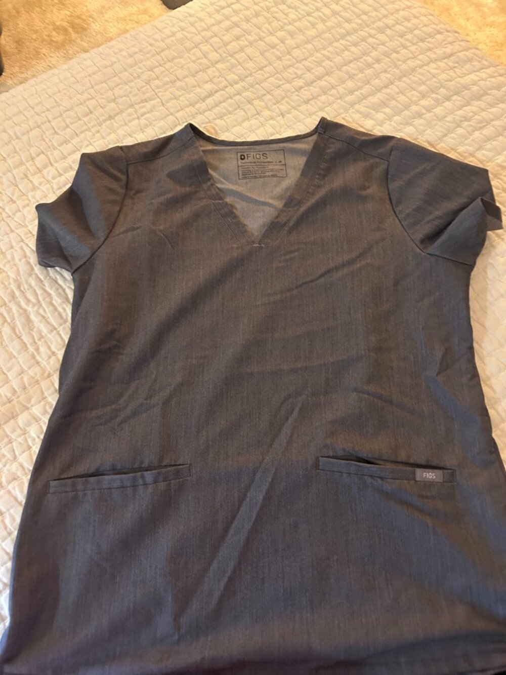 FIGS Women's V-Neck Scrub Top in light Gray - Picture 3 of 3